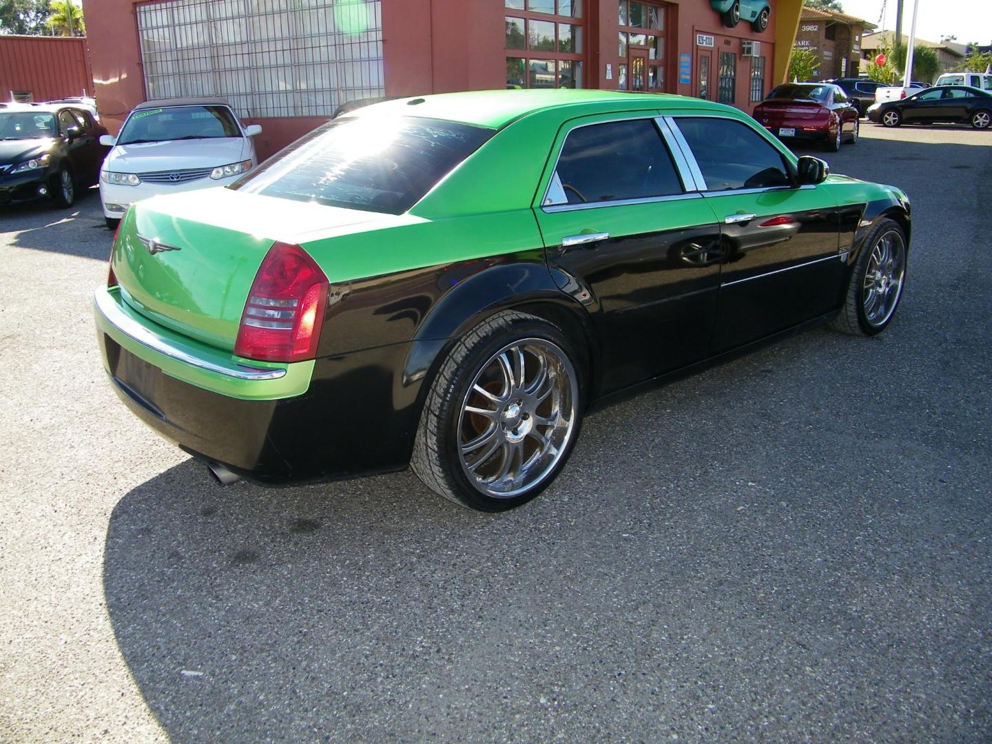 2006 Black /Black Chrysler 300 C (2C3KA63H46H) with an 5.7L V8 HEMI engine, Automatic transmission, located at 4000 Bee Ridge Road, Sarasota, FL, 34233, (941) 926-0300, 27.298664, -82.489151 - Photo#5